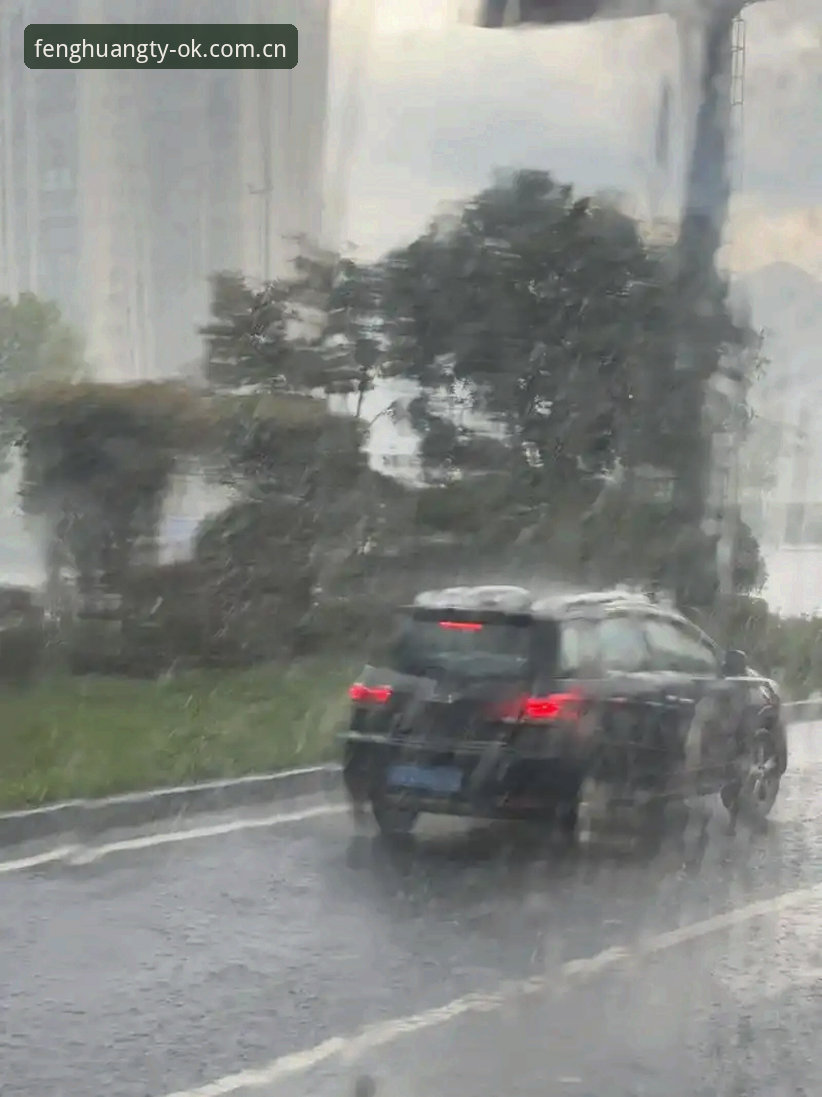 大雨中断两小时，姆总16场16球追平克洛泽——资深球迷在凤凰体育官网复盘这场3-0的四个关键点